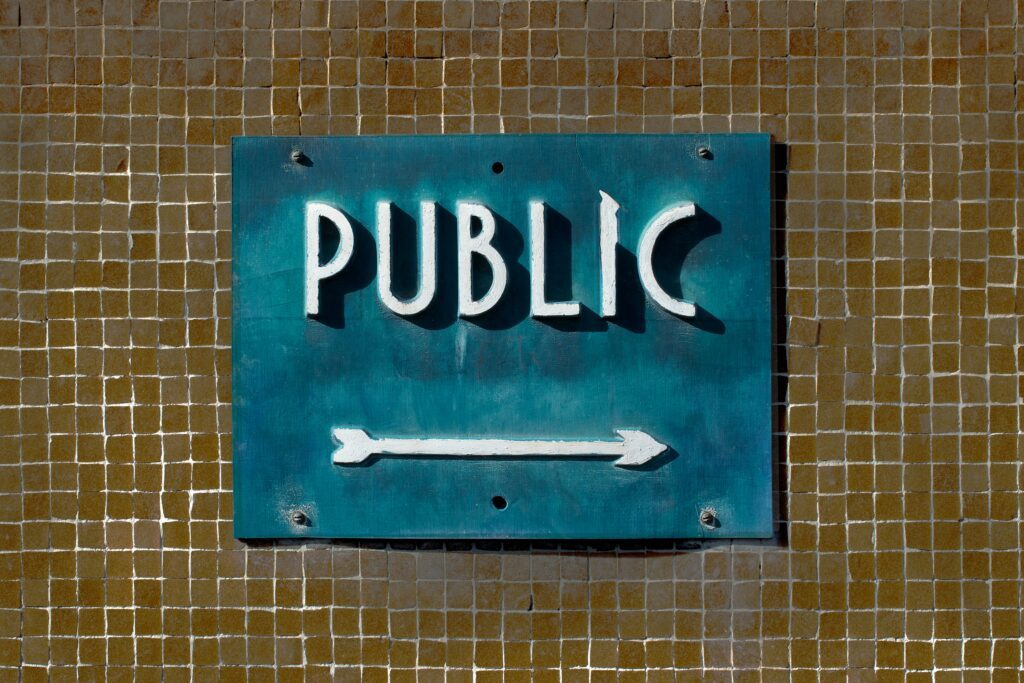 Vers le public